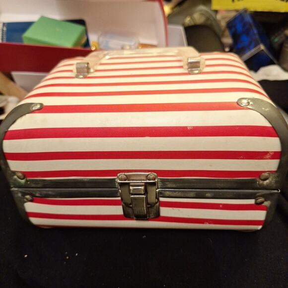 Vintage 1960s Mod Hip 8x5x5" Storage Doll Keepsake Case Overnight Travel Box - Picture 1 of 5